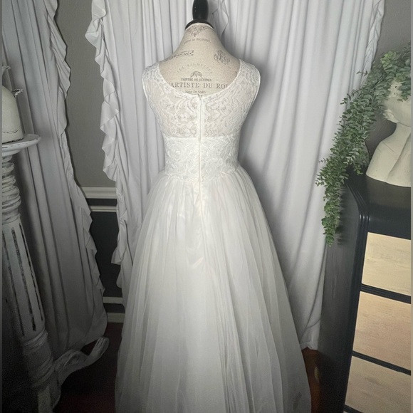 JJ’s House Ivory Sleeveless Wedding Dress With Lace And Tulle Size 14 NWT - Picture 7 of 10